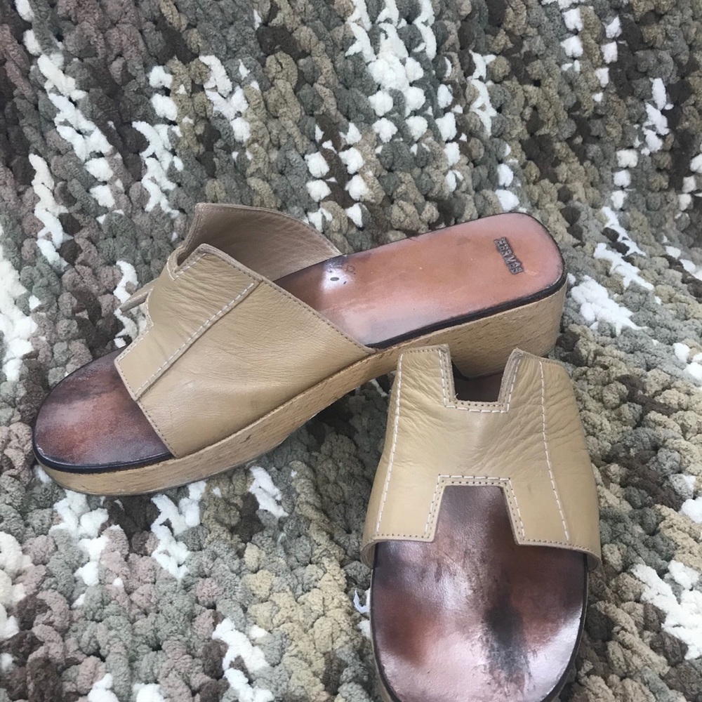 Tan Hermès clogs. Size 38
